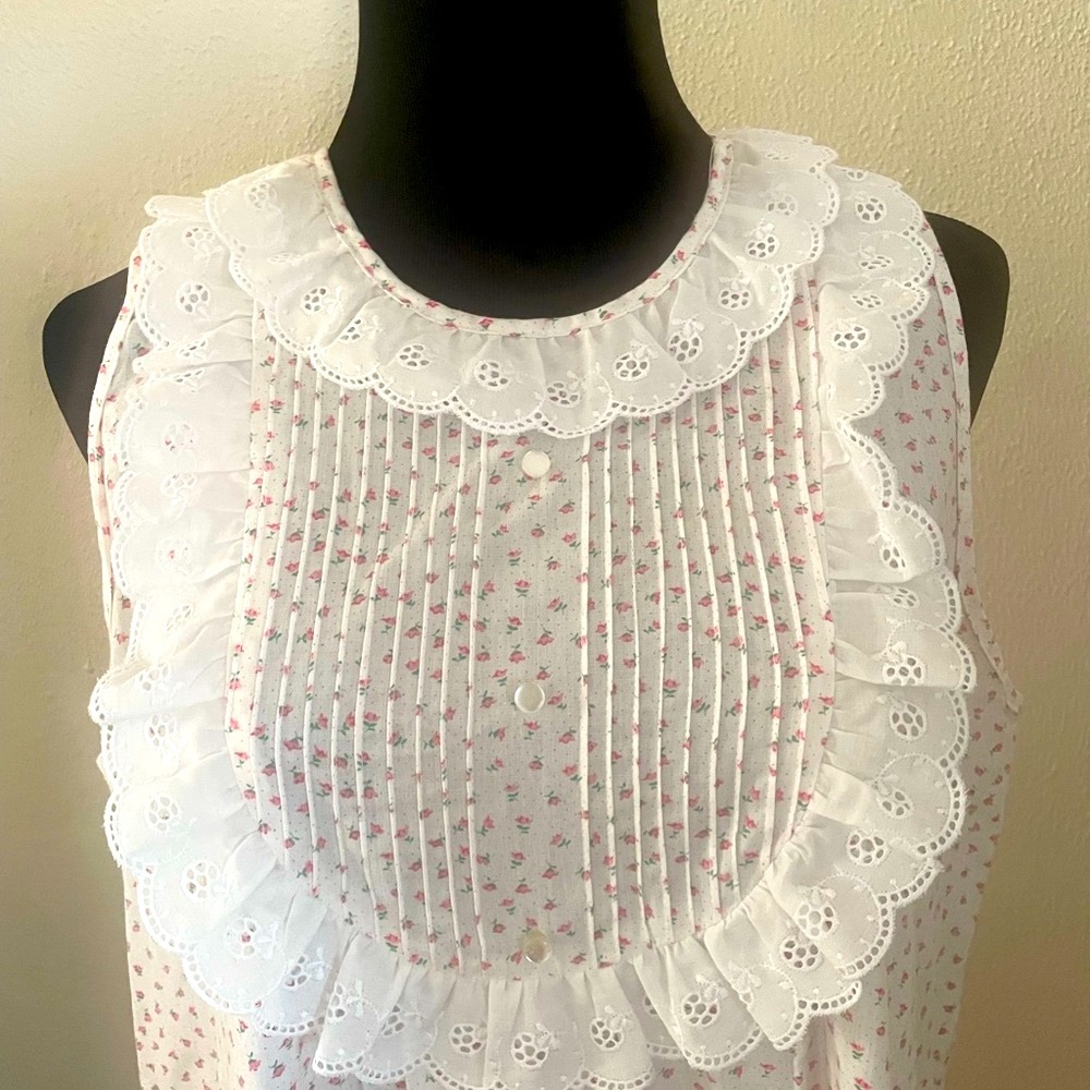 Cottagecore Vintage Floral White and Pink Women's Dress or Nightgown